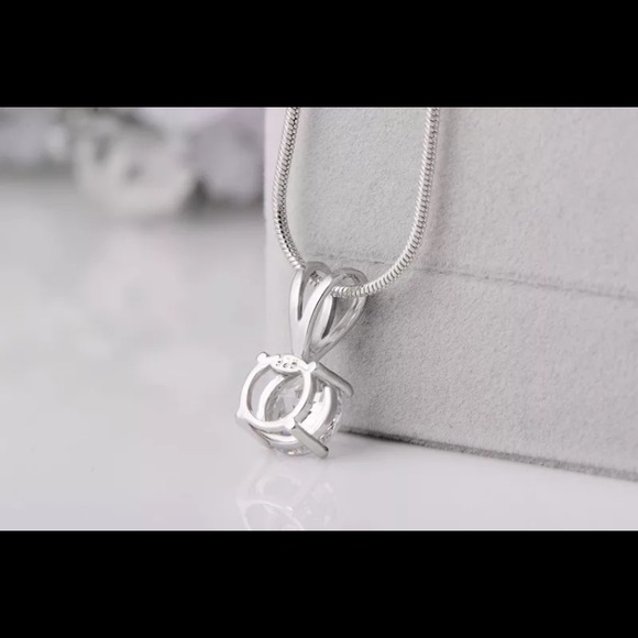 White cubic zircon stud earring necklace set - Picture 3 of 5